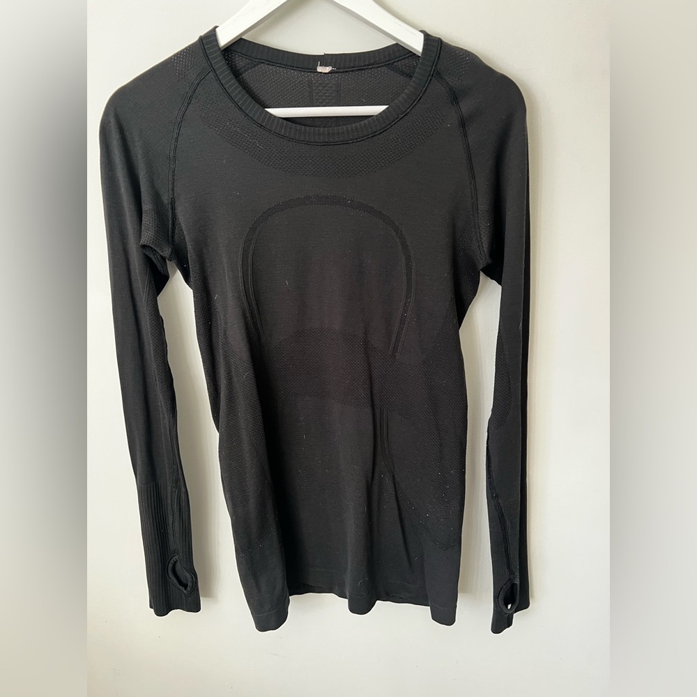 Lululemon Athletica Black Swiftly Tech Long Sleeve shirt hip length
